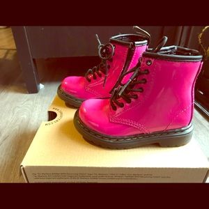 toddler size 7 dr martens pink